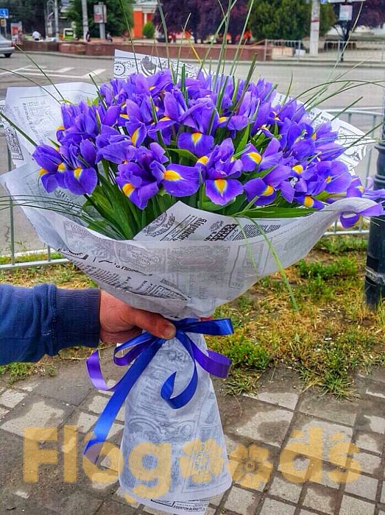 Букет «101 ирис» за 31 634 руб.